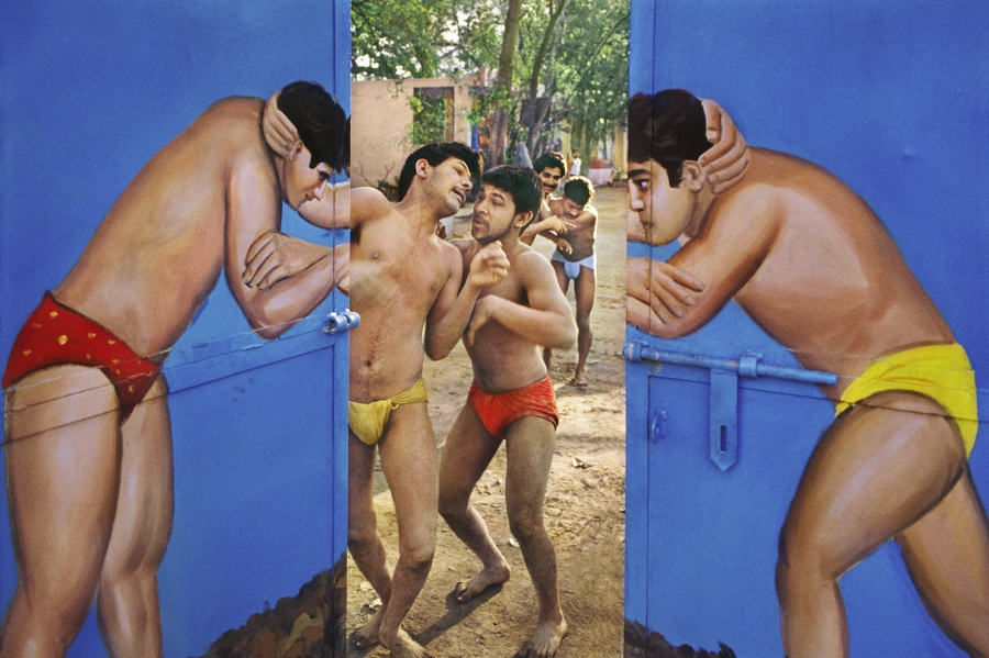 wrestlers-in-ankhara-delhi-1979-raghu-rai-1