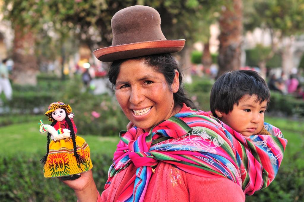 La M&egrave;re et son enfant &ndash; P&eacute;rou &copy;Christina Dacros